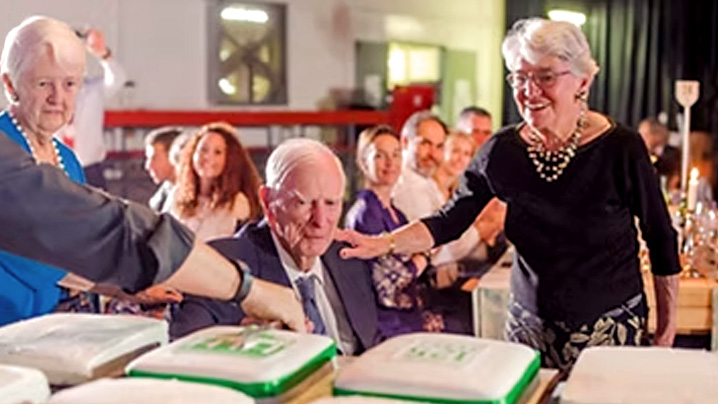 Halls distributeur avocat - 125 ans de Halls