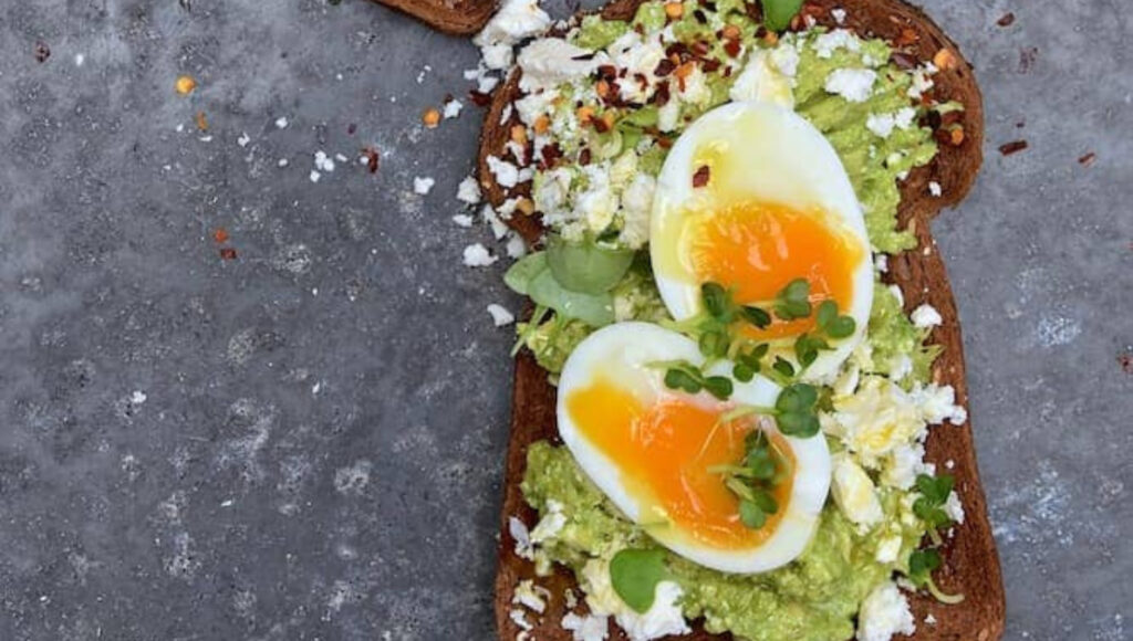 Sunny Avocado Toast - recettes avocats Halls